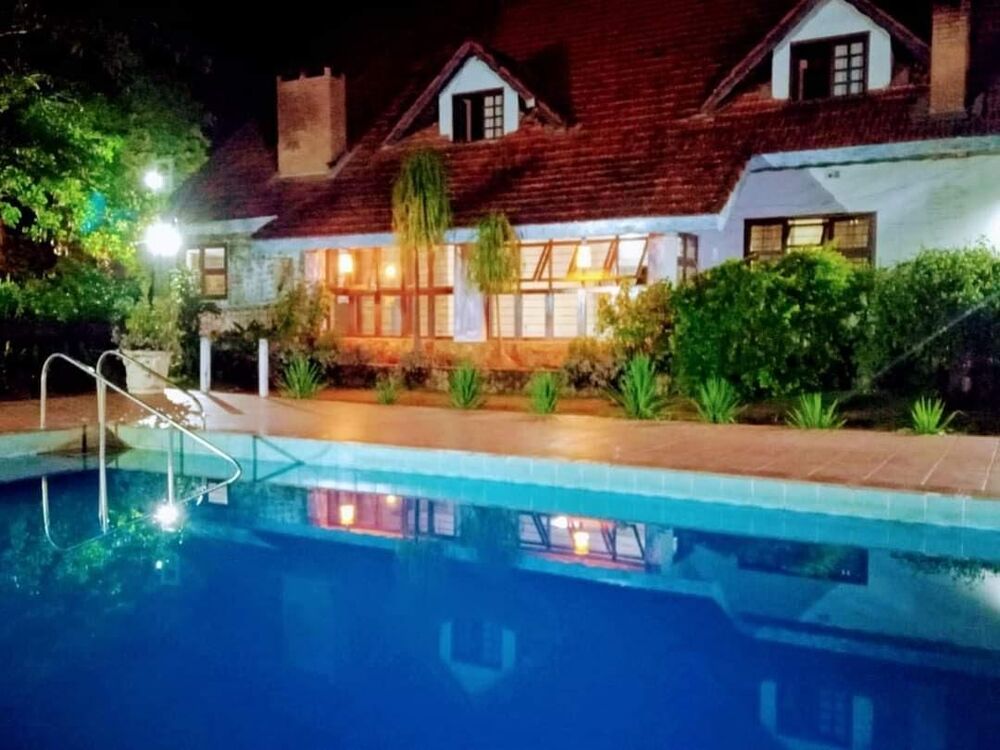 Chácara à venda com 9 quartos, 1000m² - Foto 2