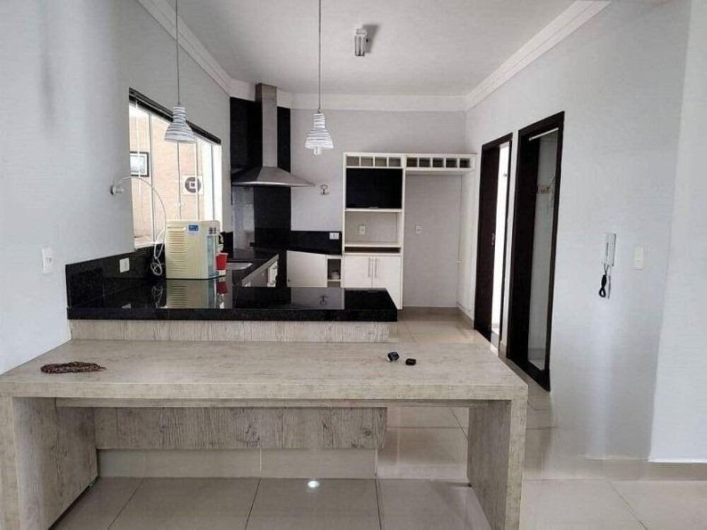 Casa, 3 quartos, 242 m² - Foto 1