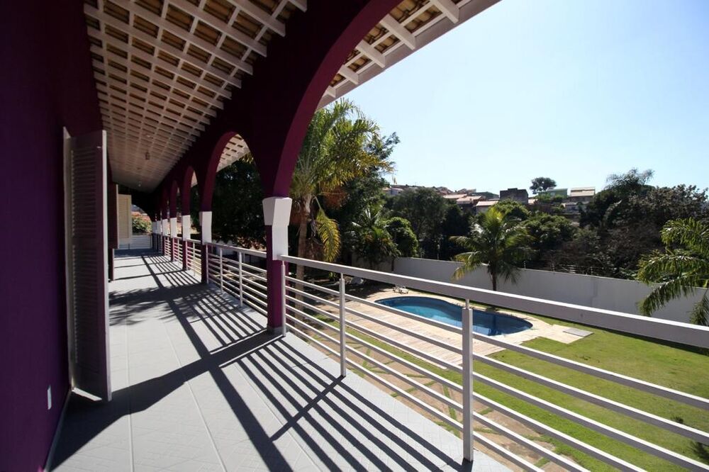 Casa à venda com 7 quartos, 220m² - Foto 2