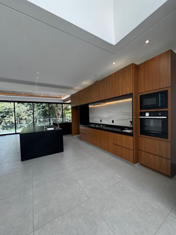 Casa de Condomínio para alugar com 3 quartos, 258m² - Foto 3
