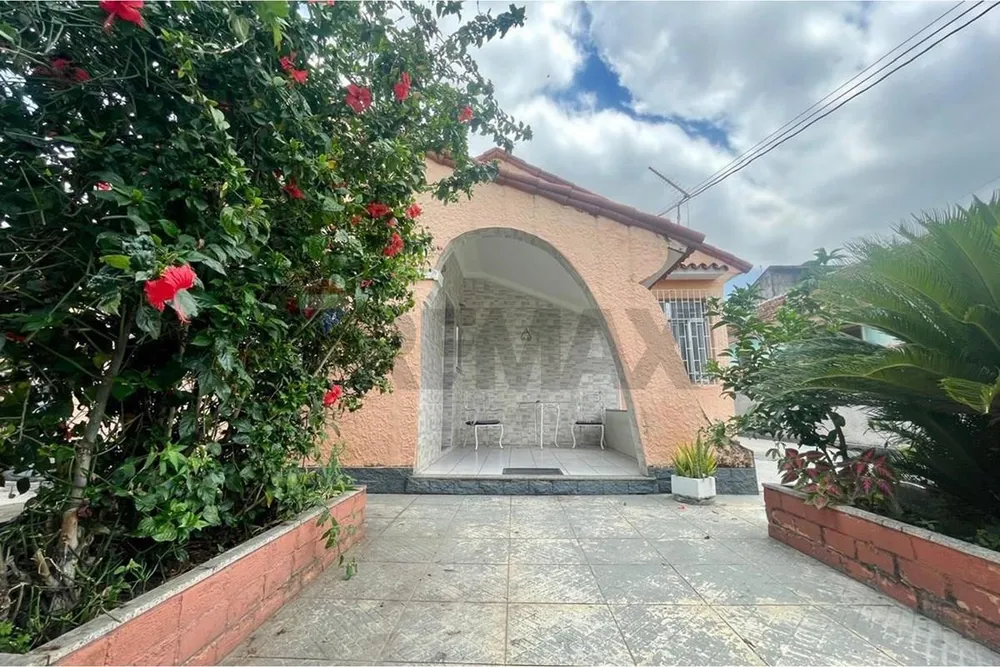 Casa, 5 quartos, 131 m² - Foto 1