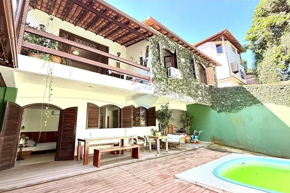 Casa, 3 quartos, 252 m² - Foto 1