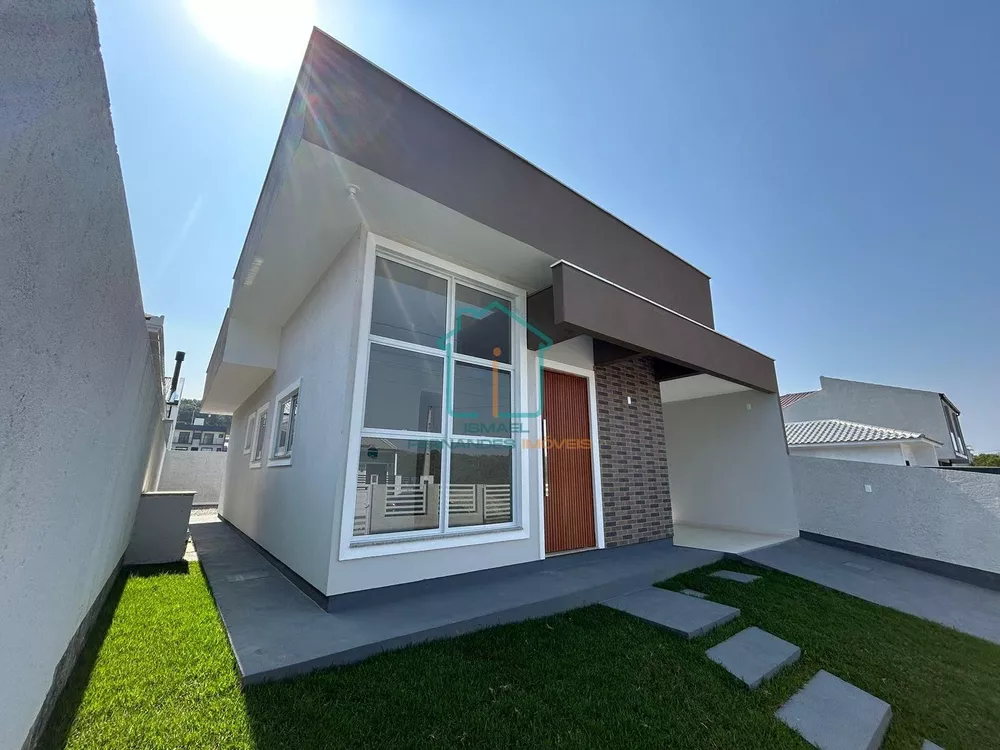 Casa à venda com 3 quartos, 94m² - Foto 1