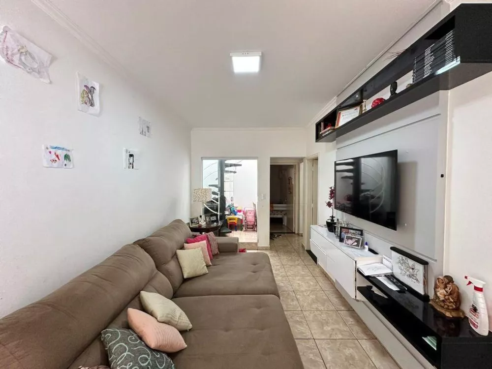 Casa à venda com 3 quartos, 224m² - Foto 4