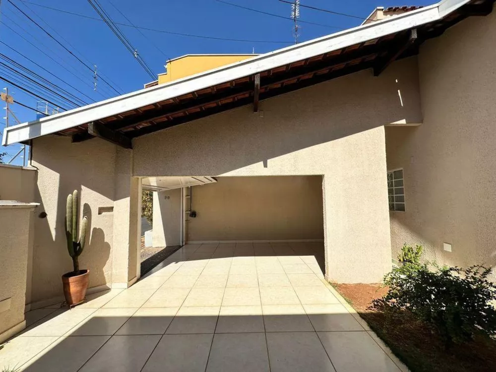 Casa à venda com 3 quartos, 224m² - Foto 2