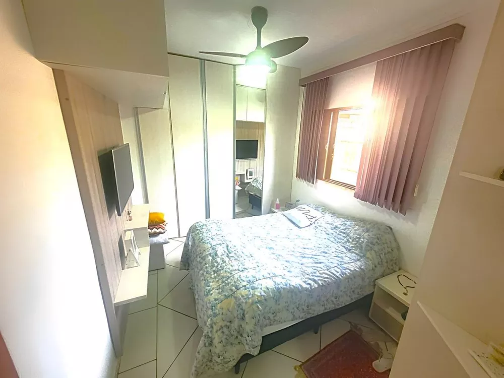 Casa à venda com 3 quartos, 300m² - Foto 1