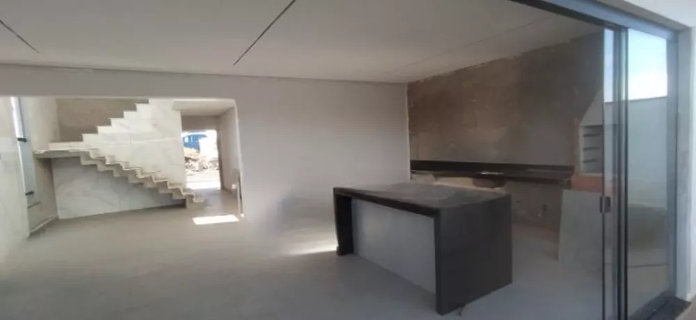 Casa de Condomínio à venda com 3 quartos, 250m² - Foto 4