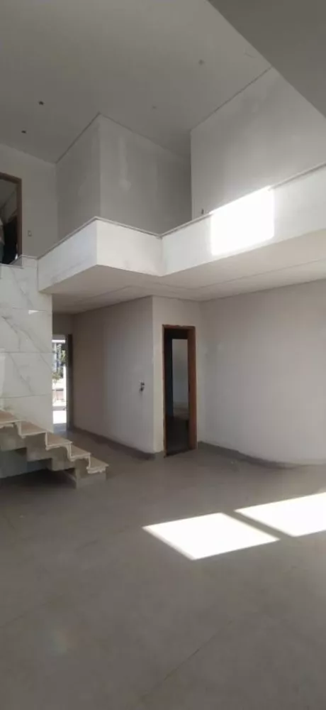 Casa de Condomínio à venda com 3 quartos, 250m² - Foto 3