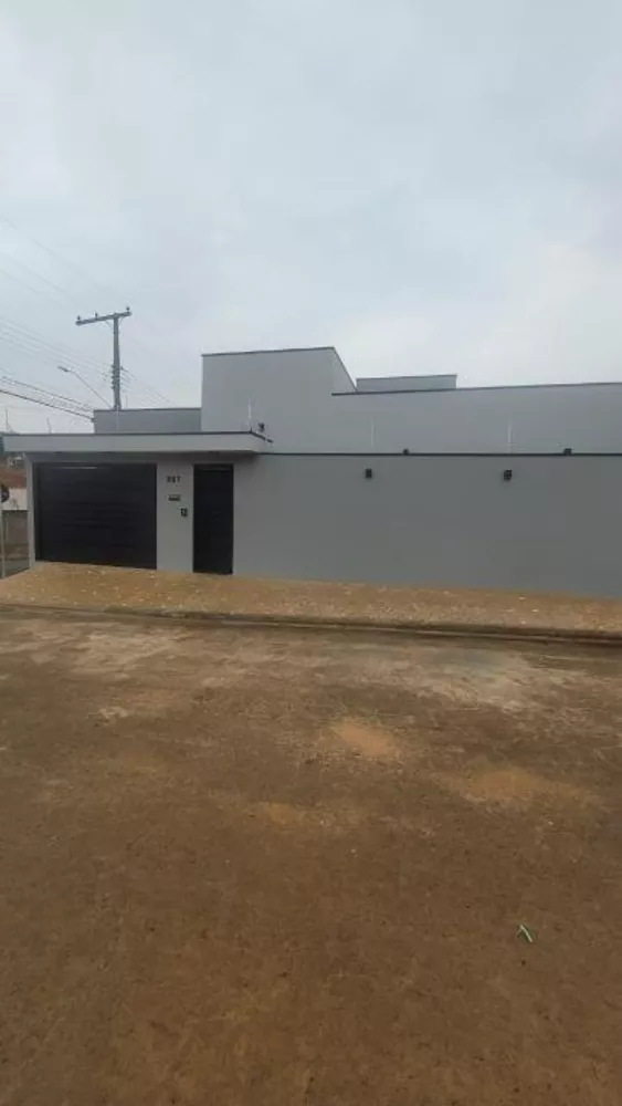 Casa à venda com 3 quartos, 167m² - Foto 1