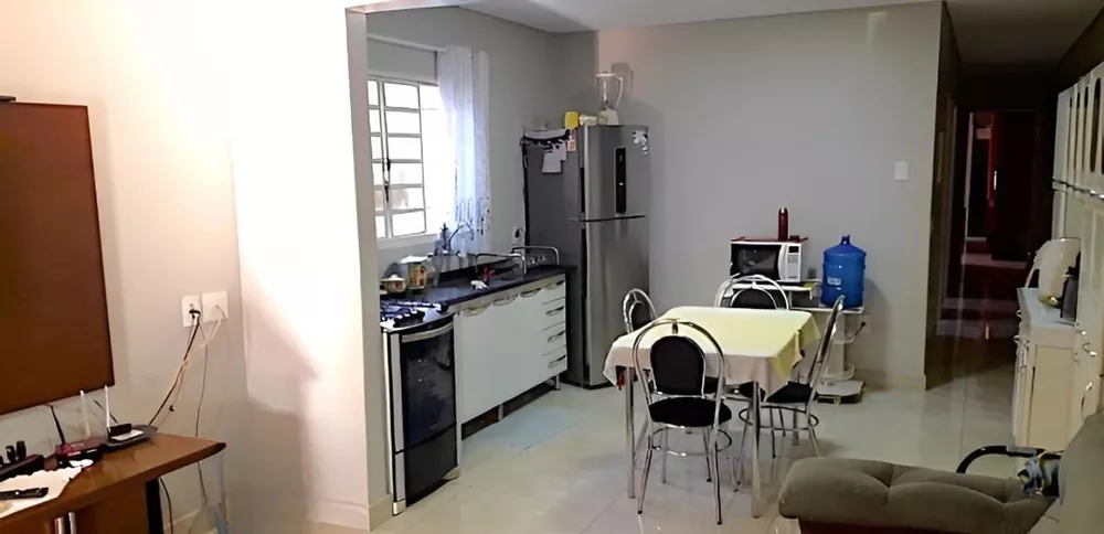 Casa à venda com 3 quartos, 140m² - Foto 1