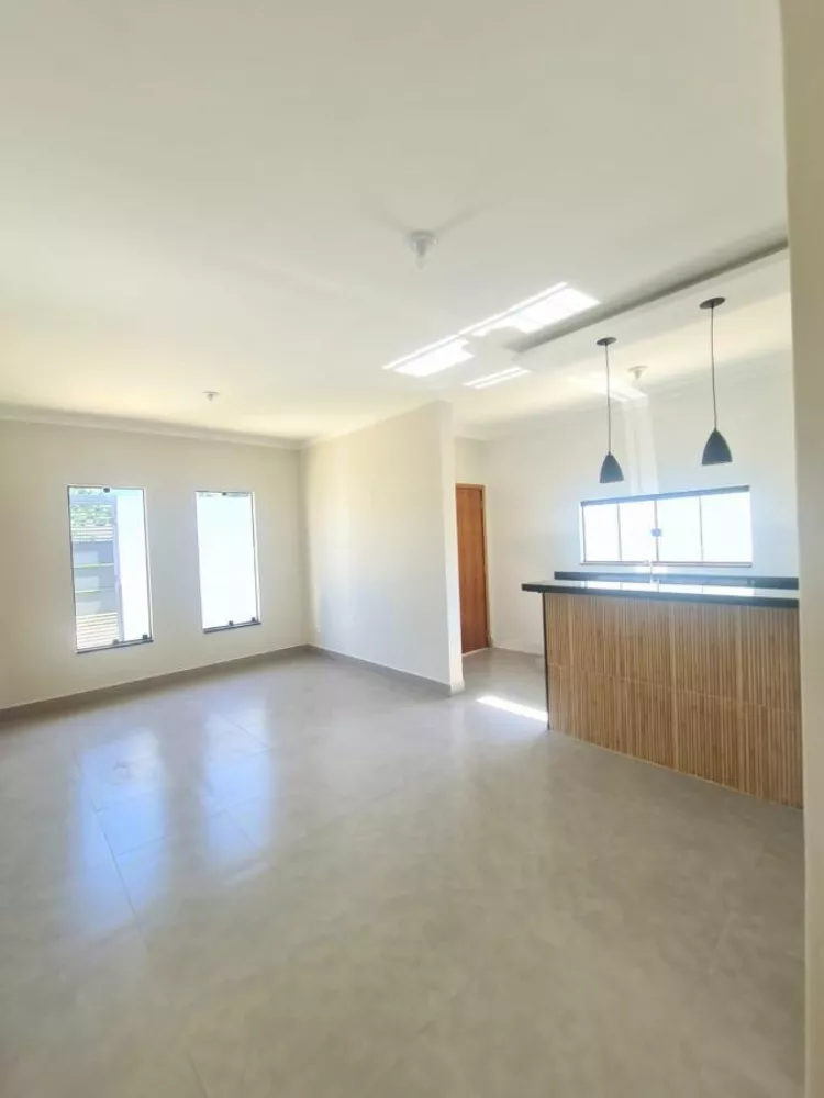 Casa à venda com 2 quartos, 150m² - Foto 1