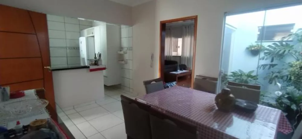 Casa à venda com 2 quartos, 165m² - Foto 1