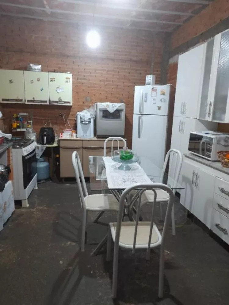 Casa à venda com 3 quartos, 150m² - Foto 2