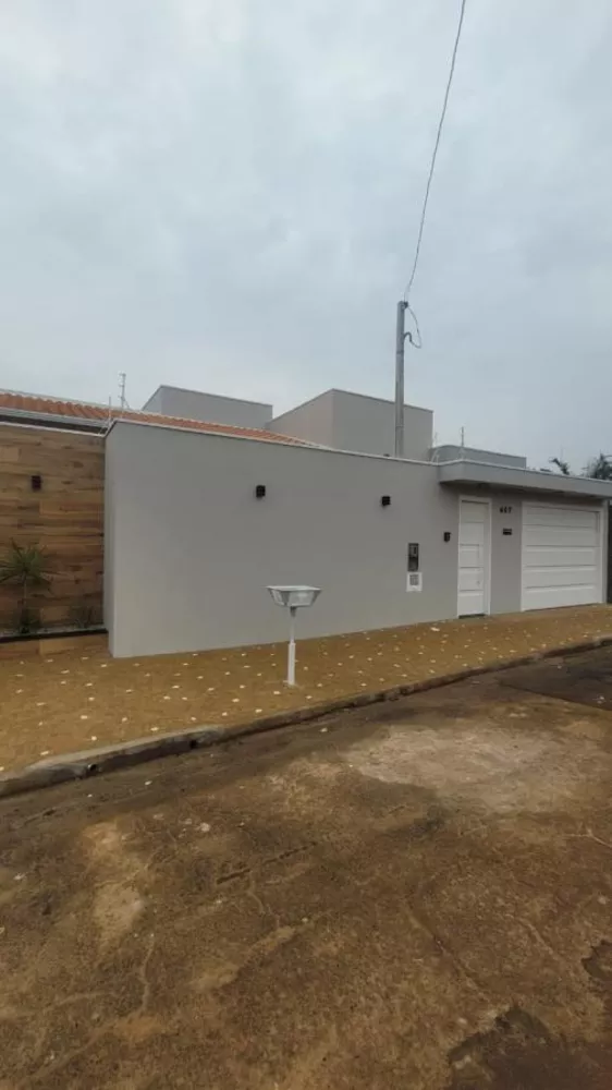 Casa à venda com 3 quartos, 167m² - Foto 1