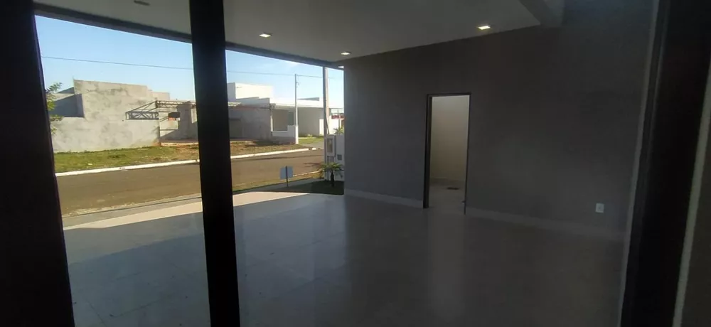 Casa de Condomínio à venda com 3 quartos, 250m² - Foto 3