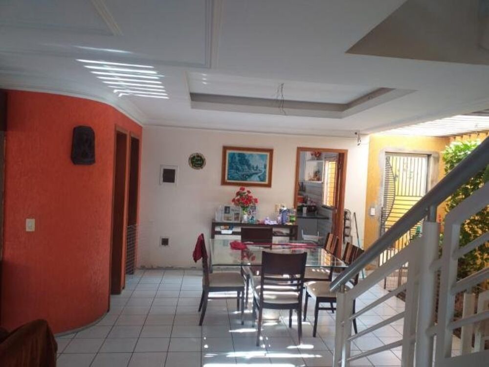 Casa à venda com 4 quartos, 170m² - Foto 4
