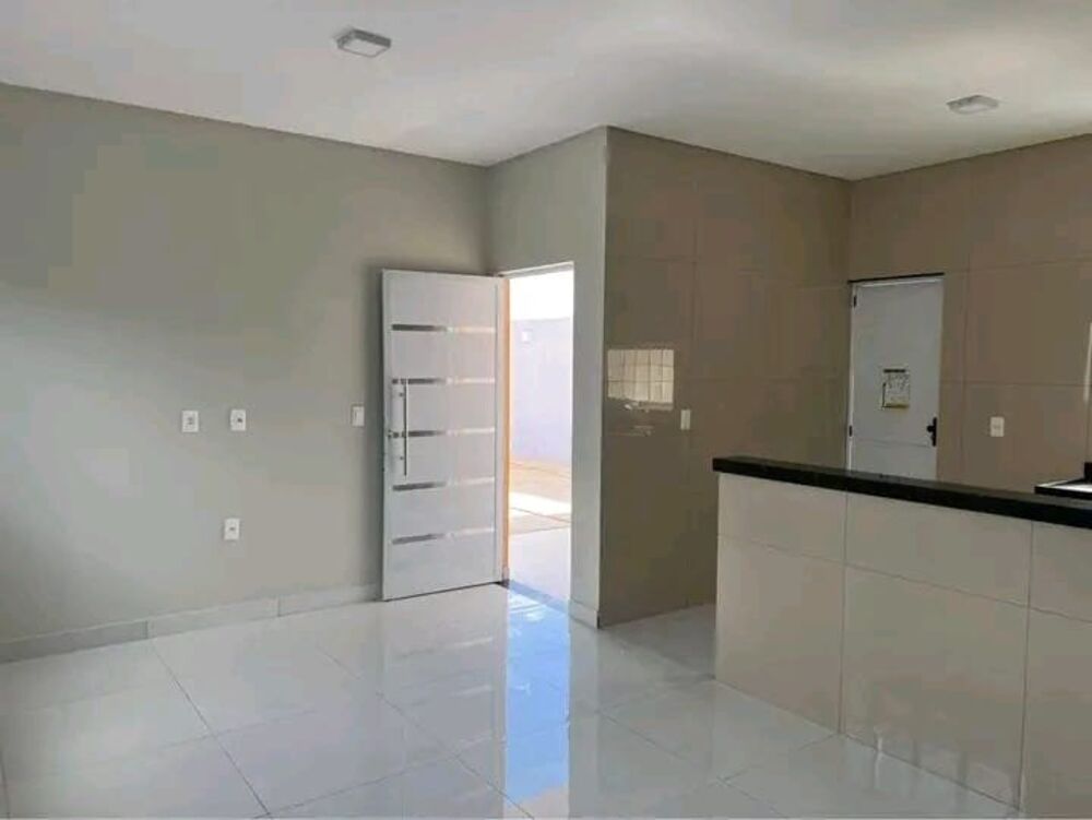 Casa à venda com 2 quartos, 62m² - Foto 2