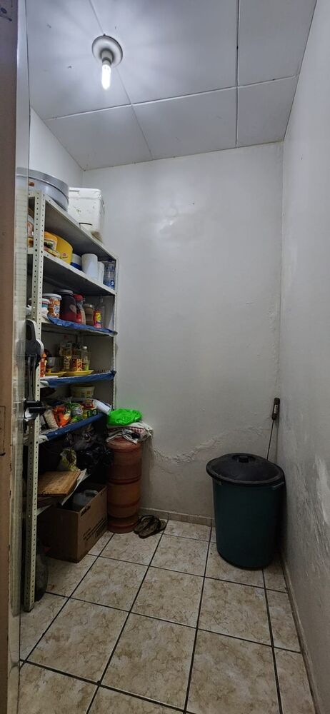 Casa à venda com 2 quartos, 200m² - Foto 11