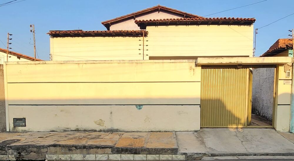Casa à venda com 2 quartos, 200m² - Foto 1