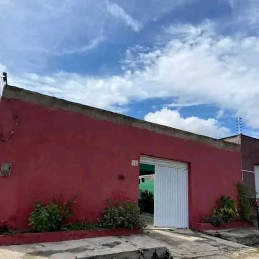 Casa à venda com 3 quartos, 300m² - Foto 1