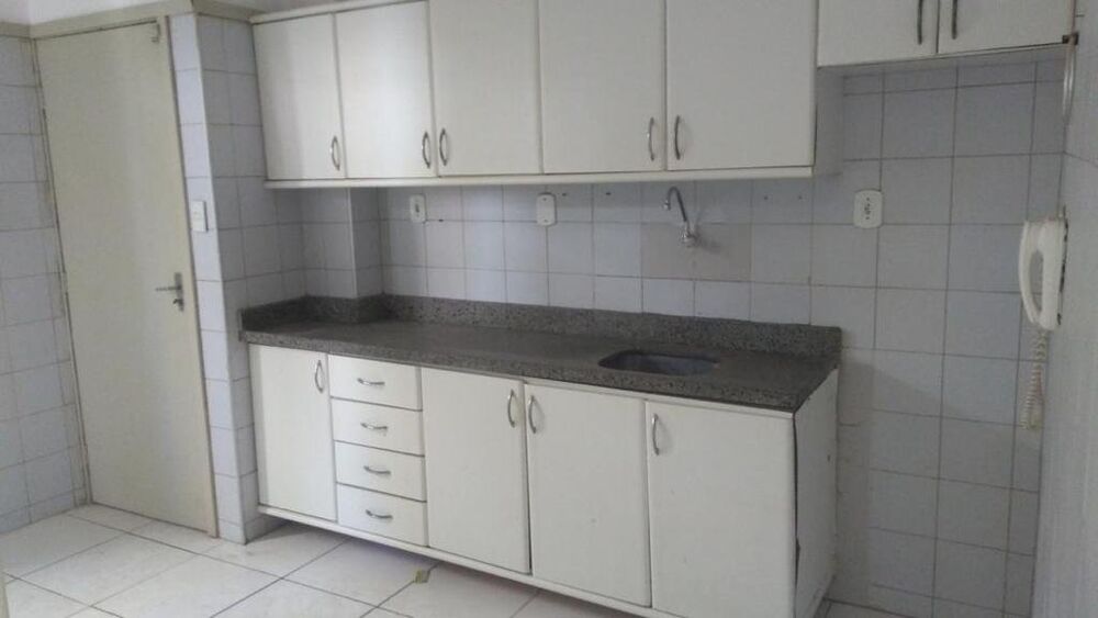 Apartamento à venda com 3 quartos, 97m² - Foto 2
