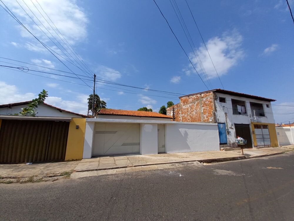 Casa à venda com 3 quartos, 200m² - Foto 1