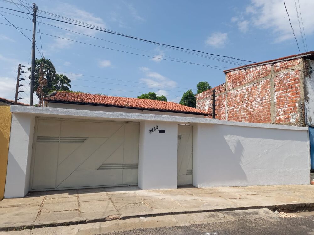Casa à venda com 3 quartos, 200m² - Foto 2