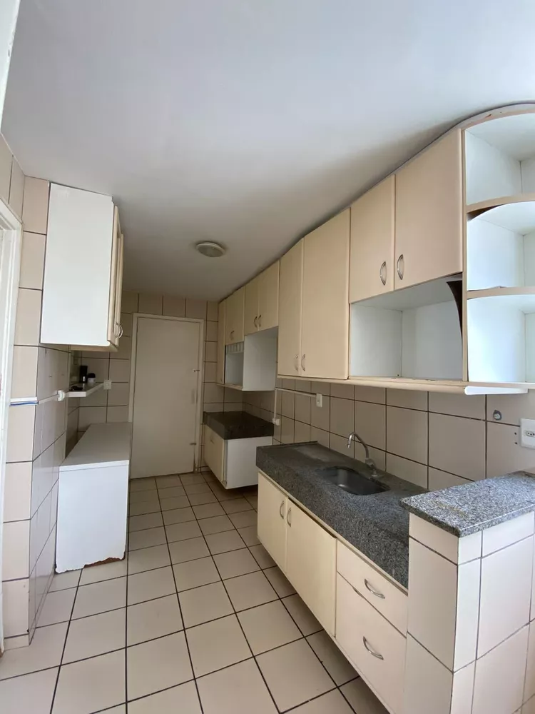 Apartamento à venda com 3 quartos, 97m² - Foto 2