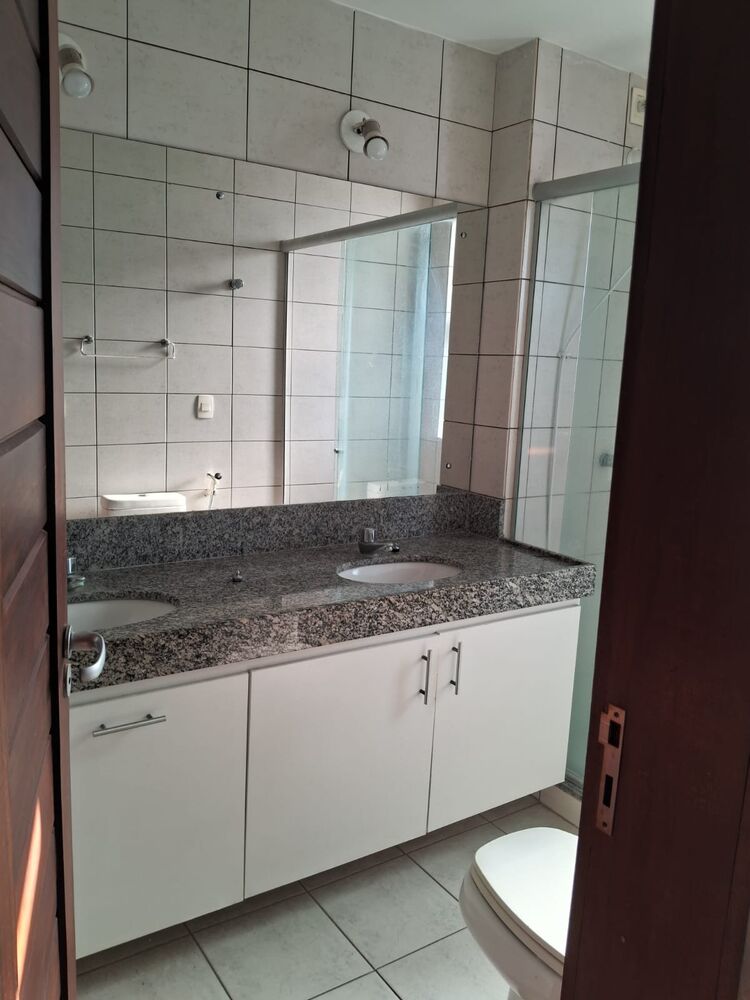 Apartamento à venda com 3 quartos, 169m² - Foto 2