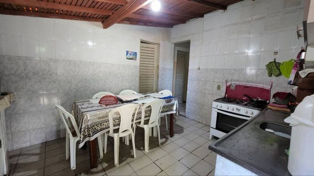 Casa à venda com 5 quartos, 230m² - Foto 1