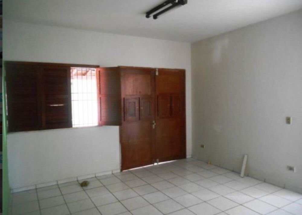 Casa à venda com 3 quartos, 300m² - Foto 2