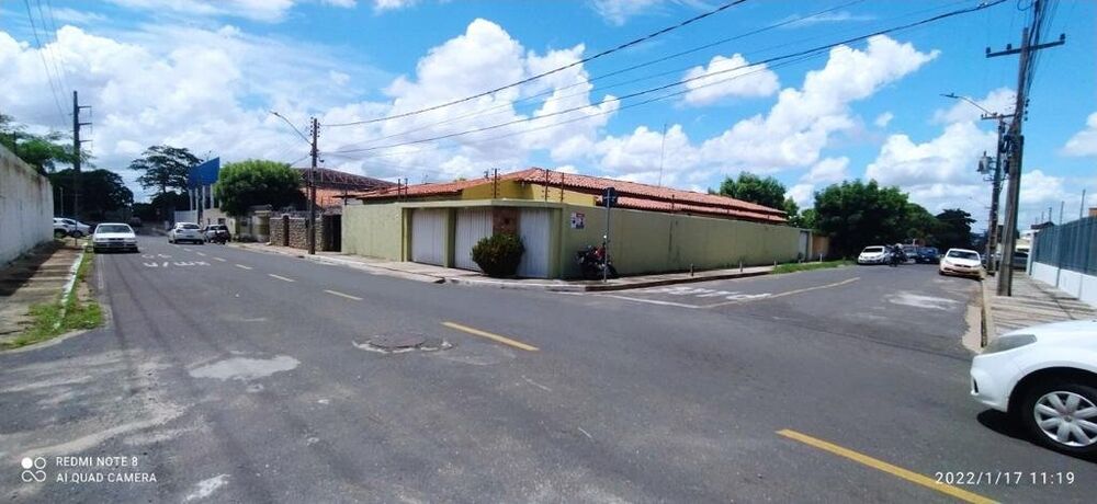 Casa à venda com 3 quartos, 163m² - Foto 1