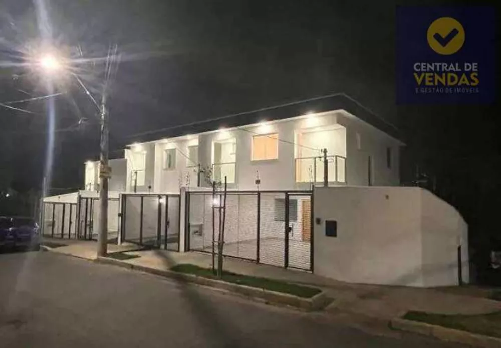 Casa à venda com 3 quartos, 230m² - Foto 1