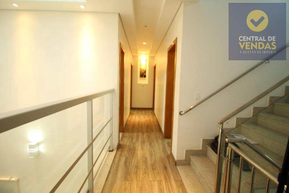 Casa à venda com 4 quartos, 360m² - Foto 1