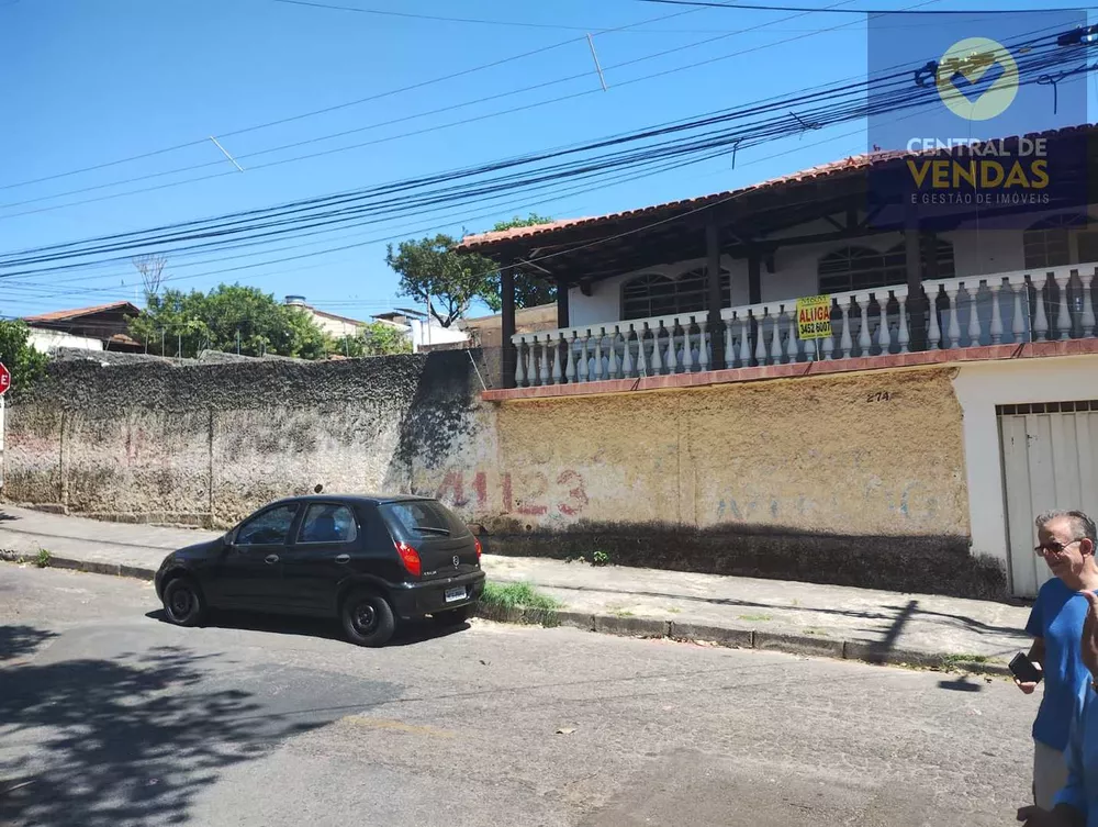 Casa à venda com 4 quartos, 360m² - Foto 1