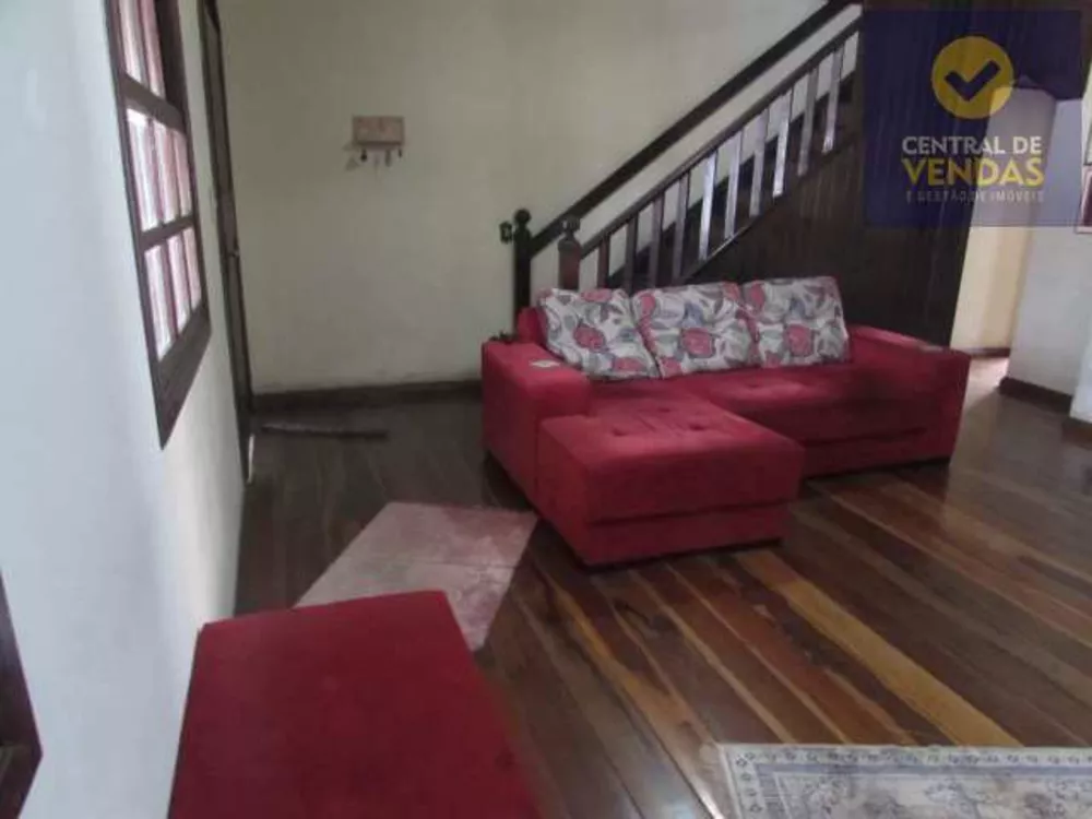 Casa à venda com 6 quartos, 360m² - Foto 1