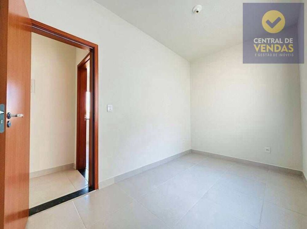 Casa à venda com 3 quartos, 130m² - Foto 2