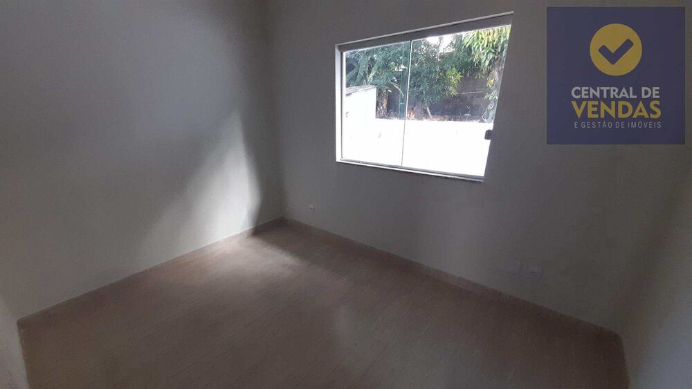 Casa à venda com 2 quartos, 110m² - Foto 2
