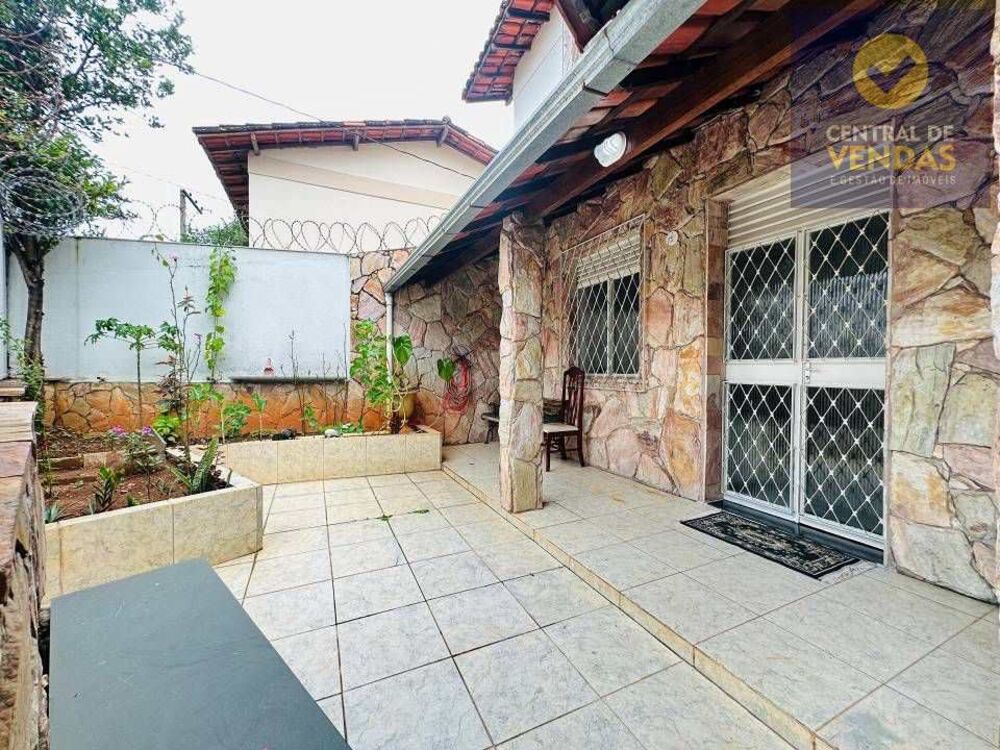 Casa, 3 quartos, 194 m² - Foto 2