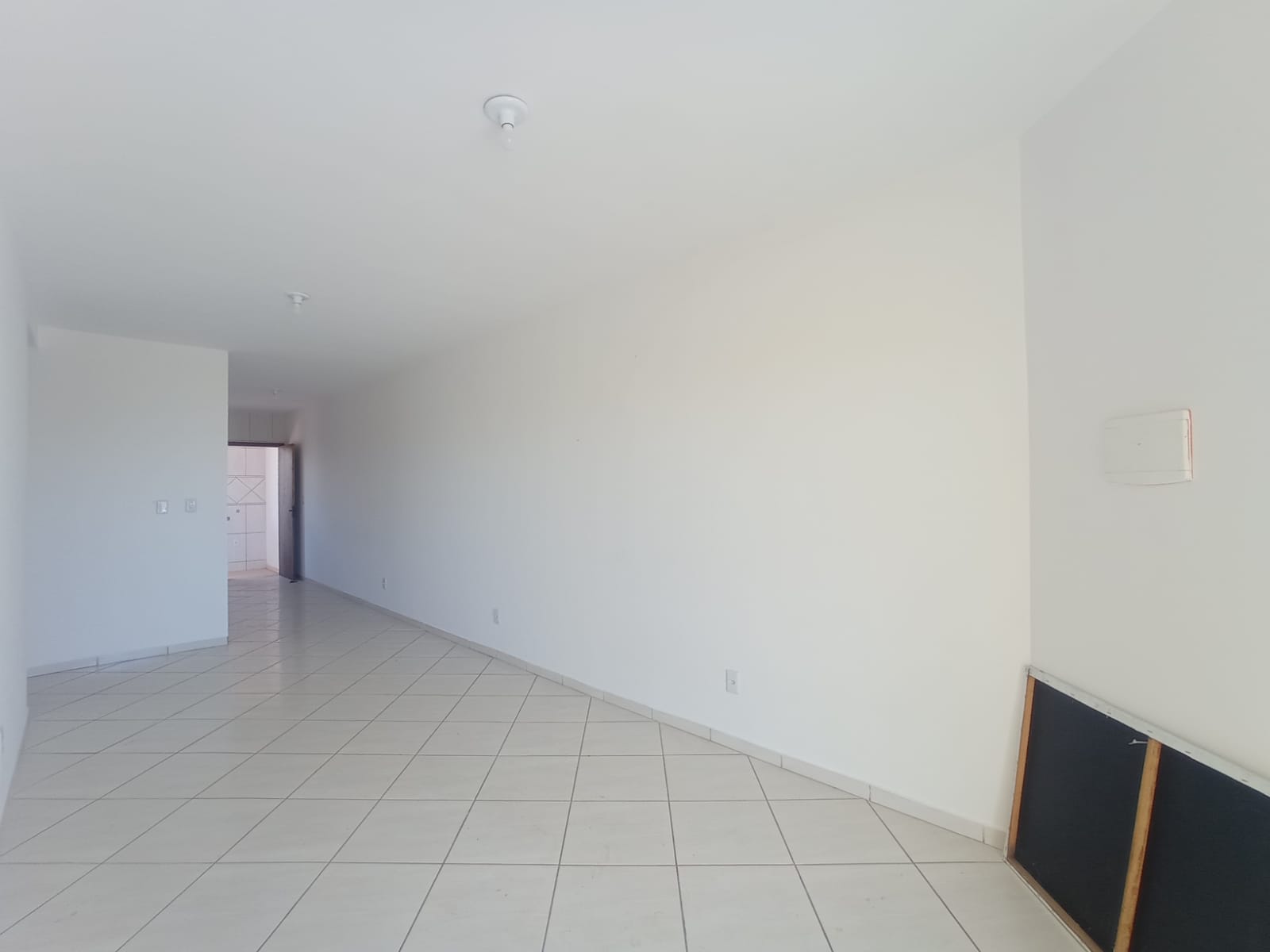 Apartamento à venda com 2 quartos, 83m² - Foto 2