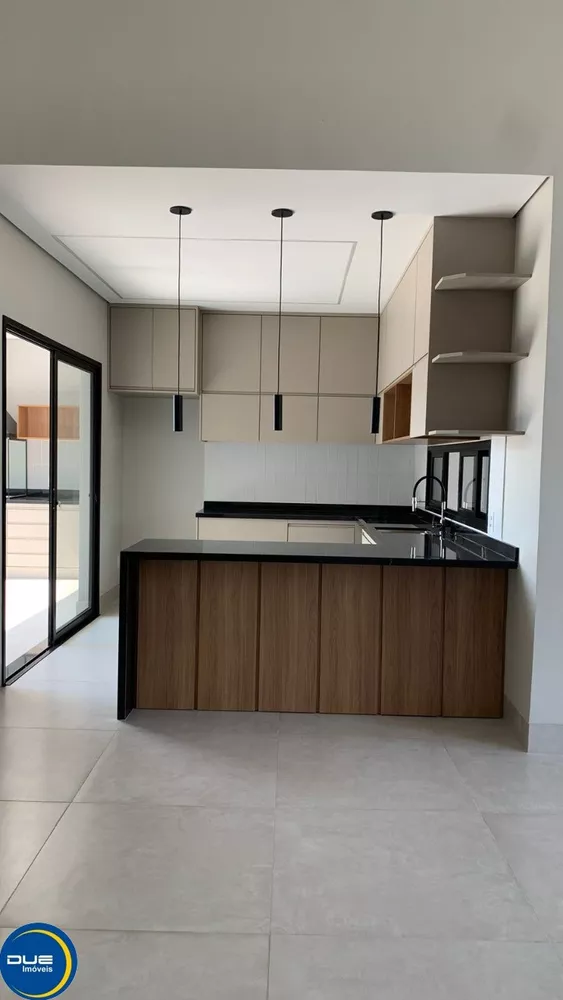 Casa à venda com 3 quartos, 301m² - Foto 4