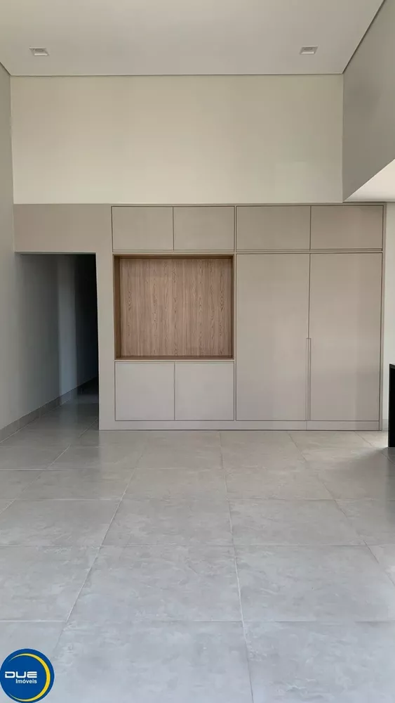 Casa à venda com 3 quartos, 301m² - Foto 2