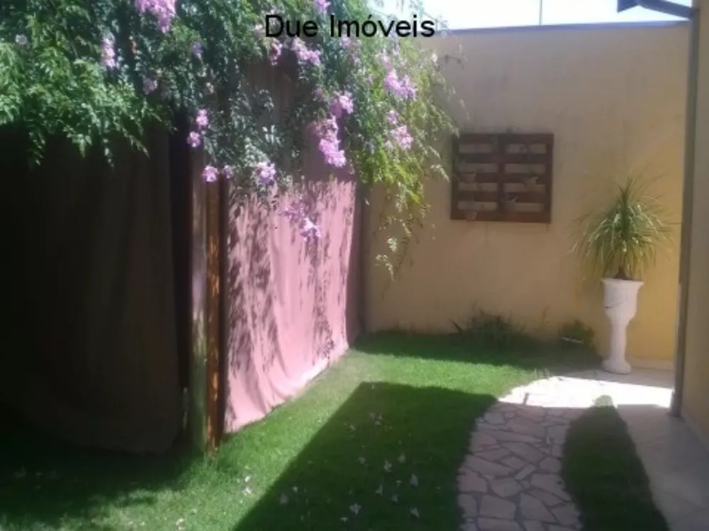 Casa à venda com 3 quartos, 300m² - Foto 2