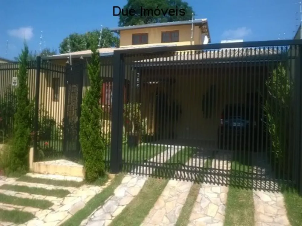 Casa à venda com 3 quartos, 300m² - Foto 1