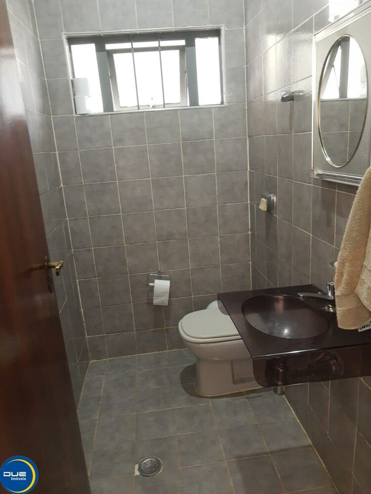 Casa à venda com 3 quartos, 300m² - Foto 4