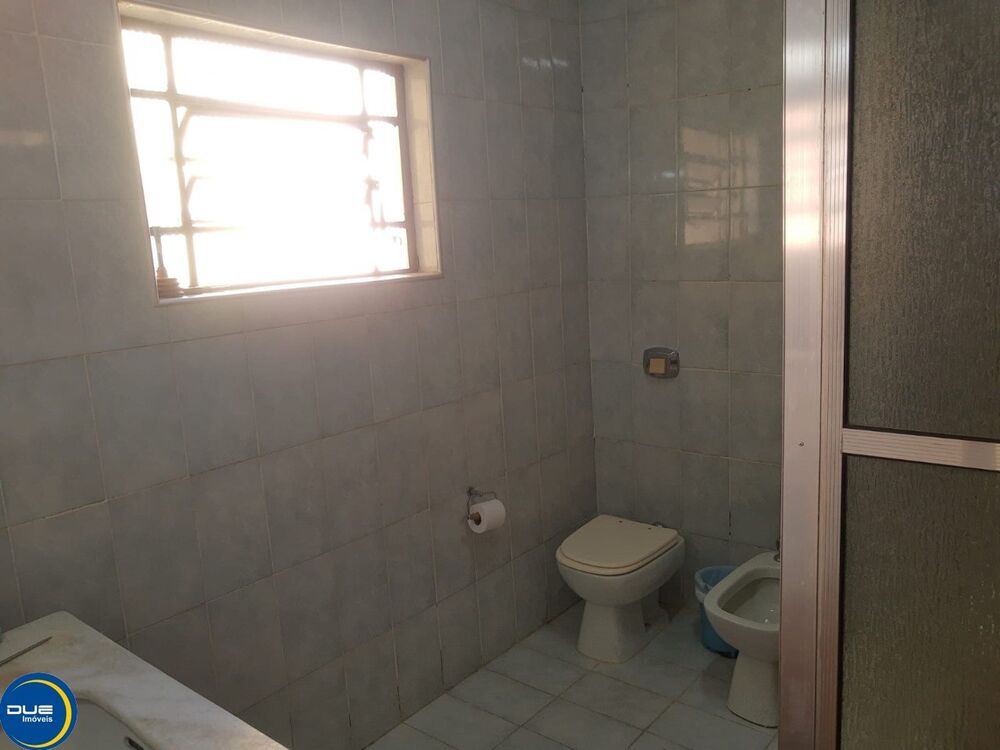 Casa à venda com 3 quartos, 300m² - Foto 1