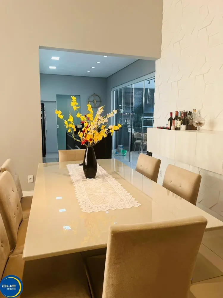 Casa, 3 quartos, 184 m² - Foto 2