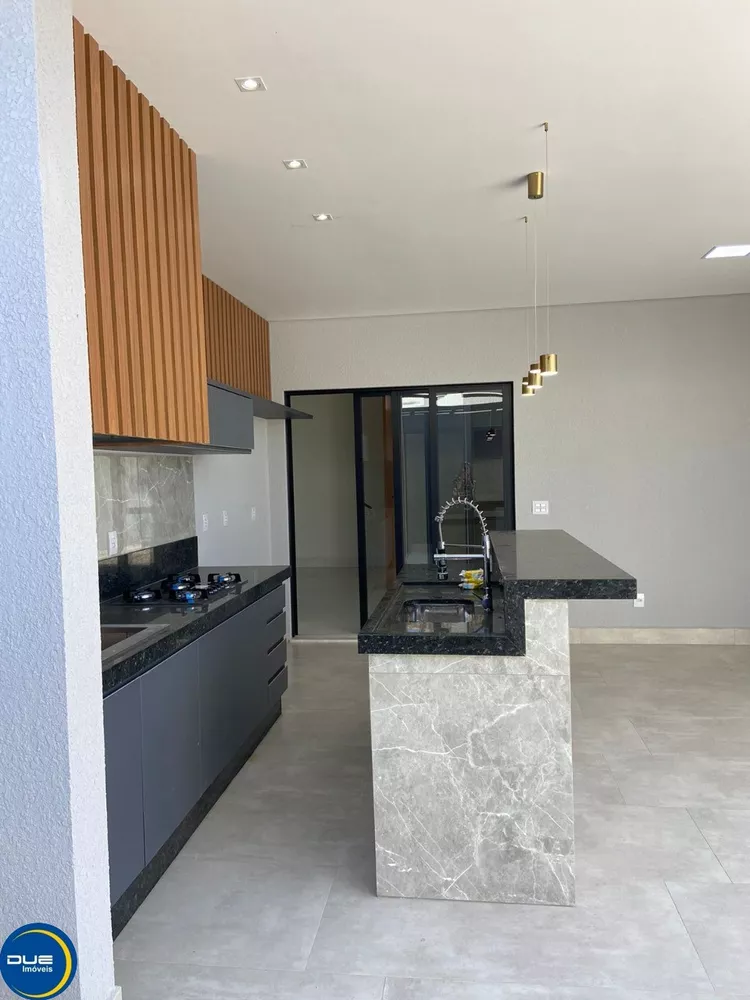 Casa à venda com 3 quartos, 235m² - Foto 3