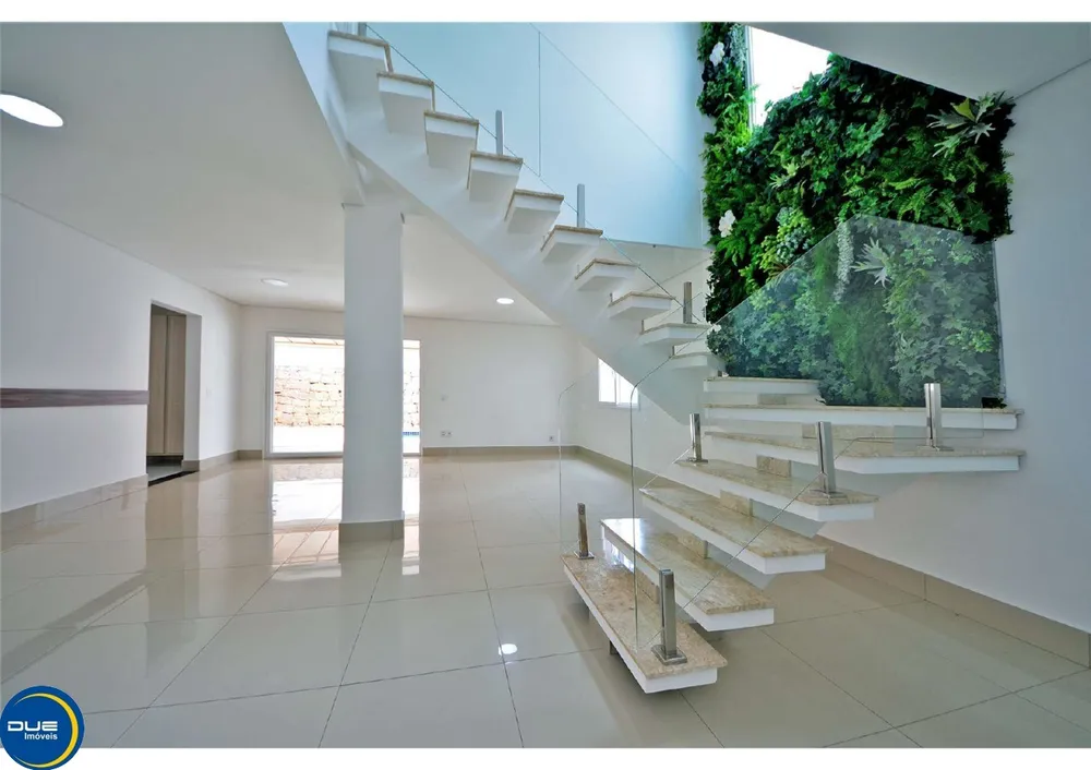 Casa, 4 quartos, 272 m² - Foto 1