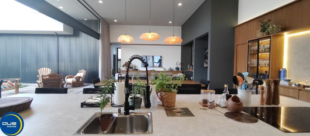 Casa à venda com 4 quartos, 1000m² - Foto 3